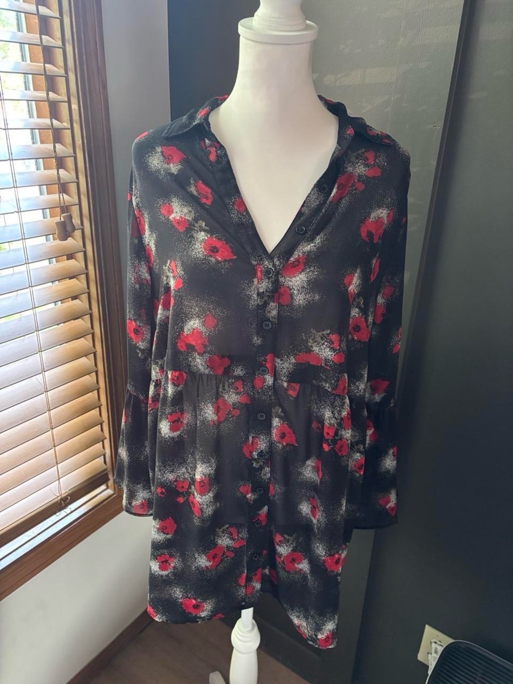 Love & Legend Black Red Floral Button Front Blouse Long Sleeve Size 14